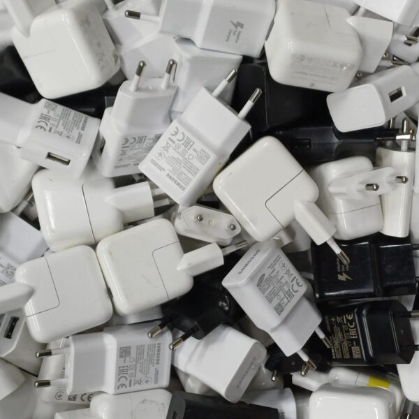 Erinevaid USB adaptereid, hulgipakend (9 kg)